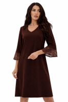 Brązowa Sukienka z Koronkowym Rękawem 3/4 – Elegancka, Klasyczna, Dekolt V